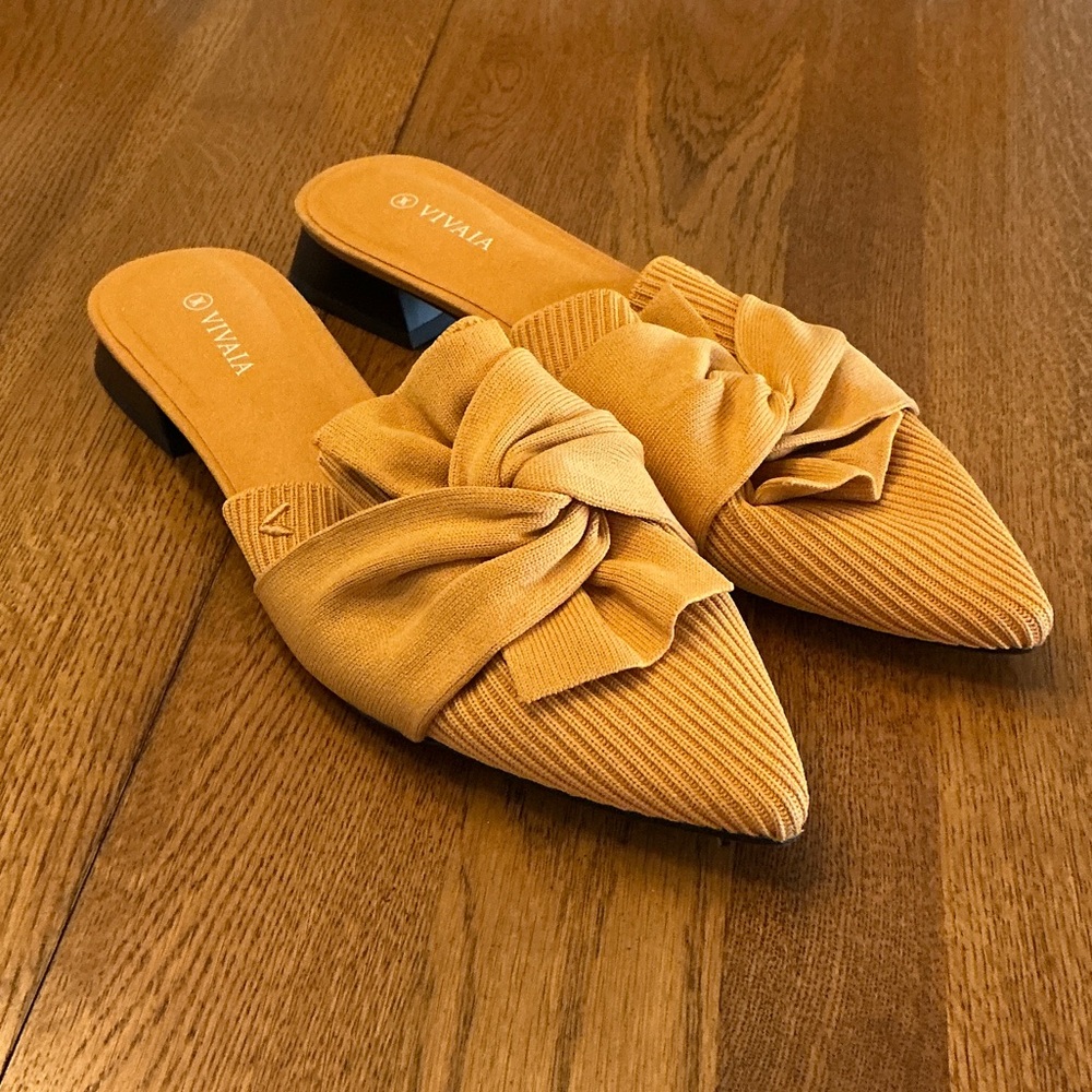 VIVAIA Women's Knot-Detail Pointed Mule in Mustard